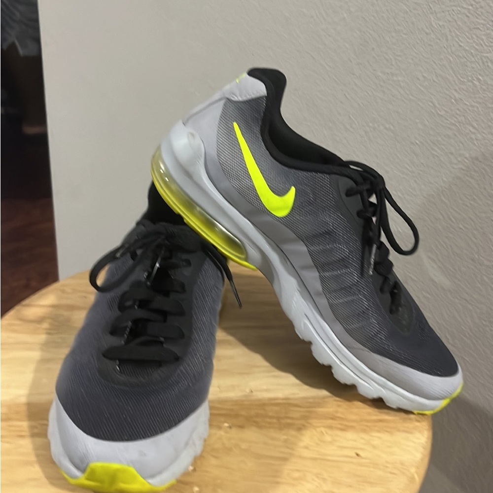 Nike - Picture 2 of 6